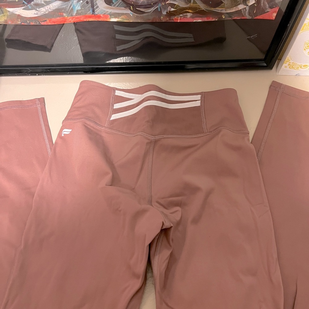 Fabletics Motion 365 Seamless Leggings in a mauvy pink color size Small